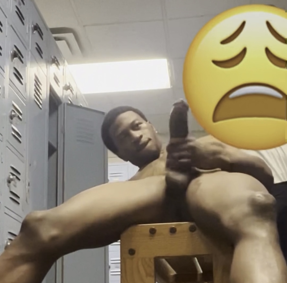 Str8 guy cums in busy locker room! hq picture
