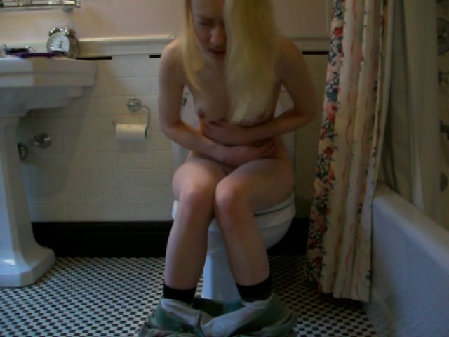 Naked Toilet Voyeur - Naked girl pooping on toilet - ThisVid.com