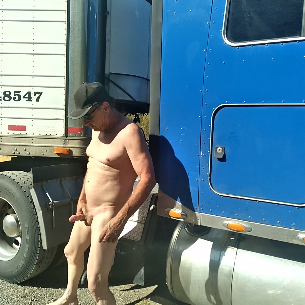 Trucker Roadside Jacking photo