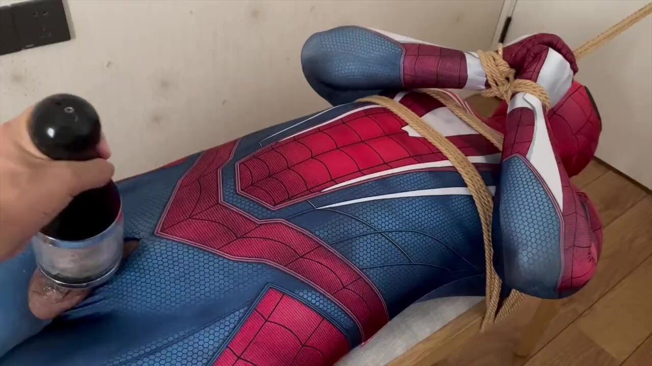 Spiderman forcefully extracted - ThisVid.com