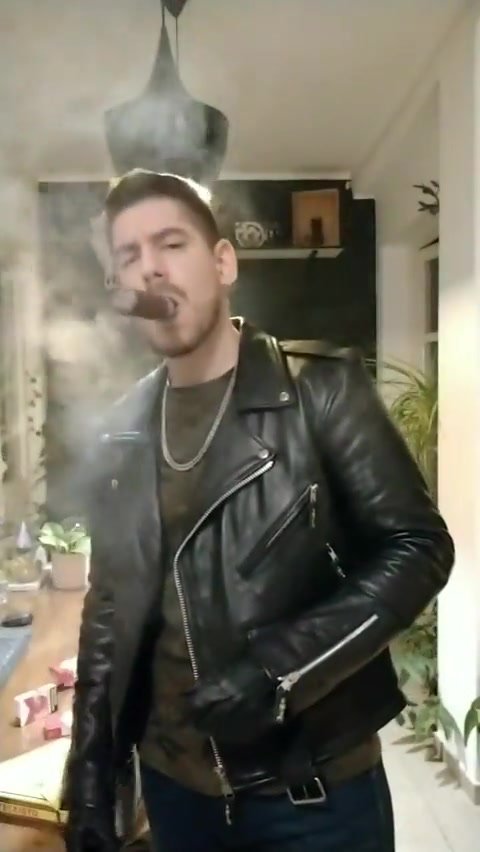 Cigar Smoking Biker Leather Porn - Cigar leather jacket smoke - ThisVid.com ä¸­æ–‡