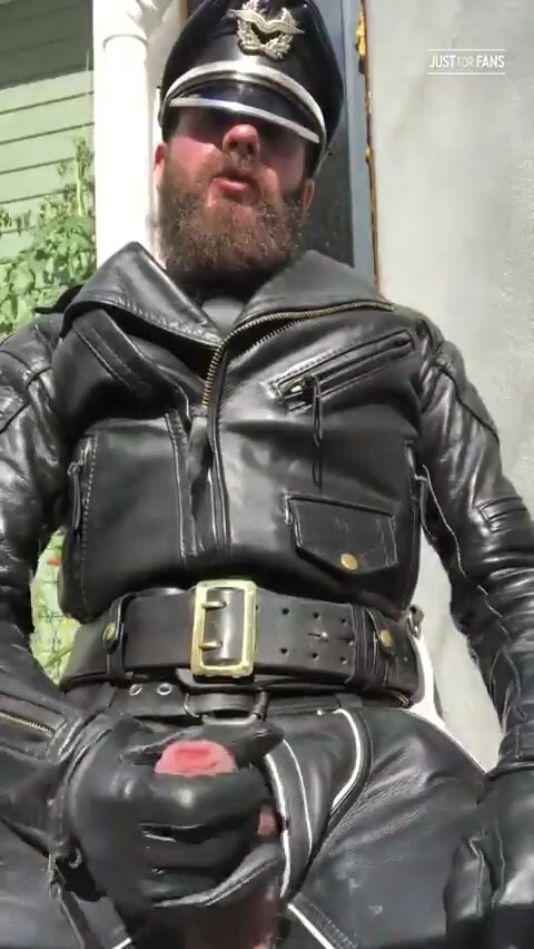 480px x 852px - Hot leather master cock stroking - ThisVid.com