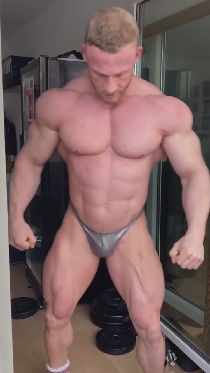 Muscle Dude Amateur - Hot muscle man showing his body - ThisVid.com