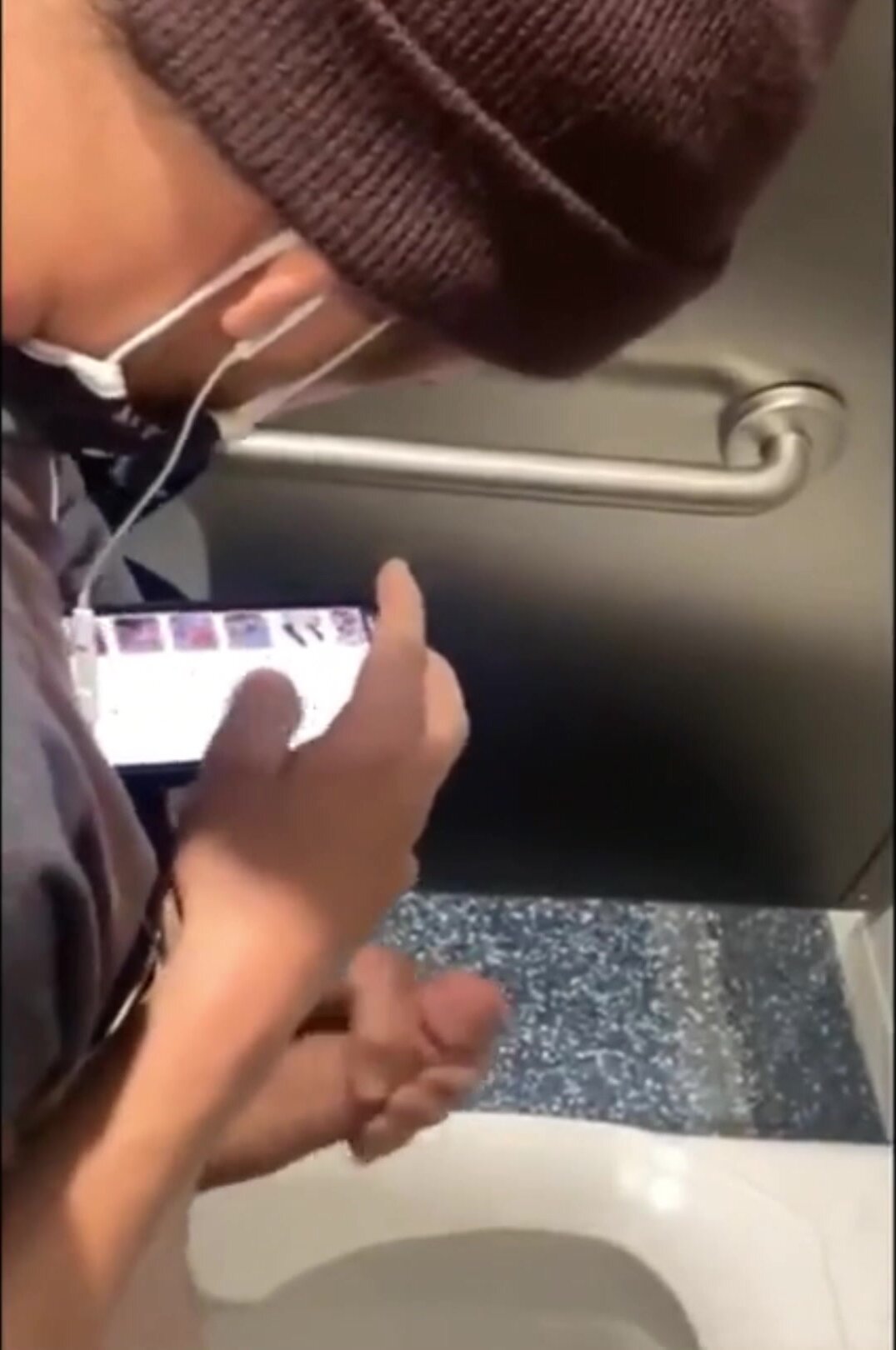 TOILET SPYCAM - VIDEO 41 - ThisVid.com