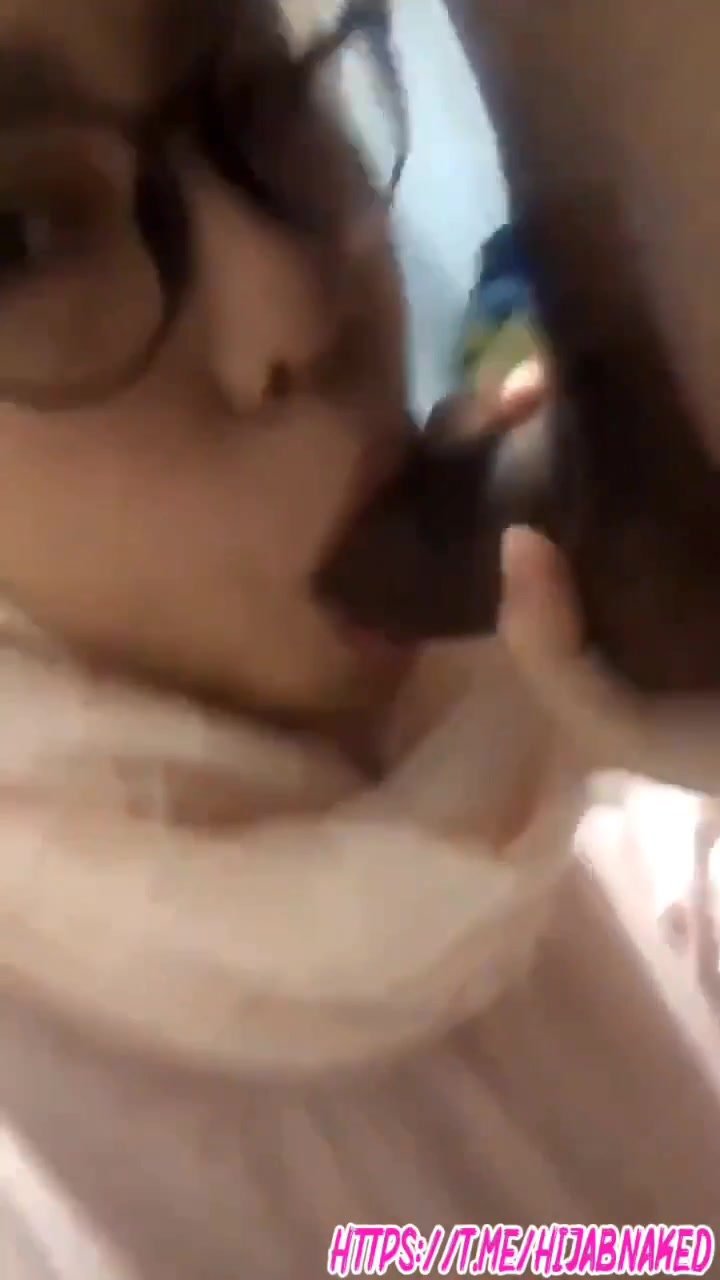 Hijab girl sucking pic photo