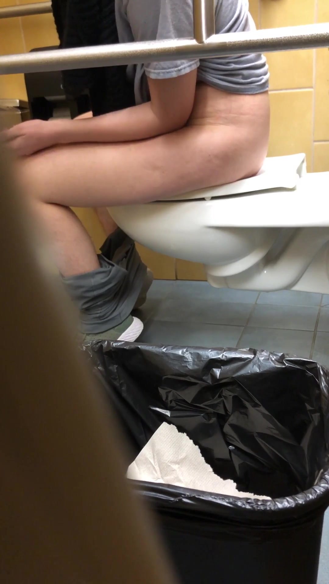 Hiddencam wc toilet voyeur - video 95 compilation pic