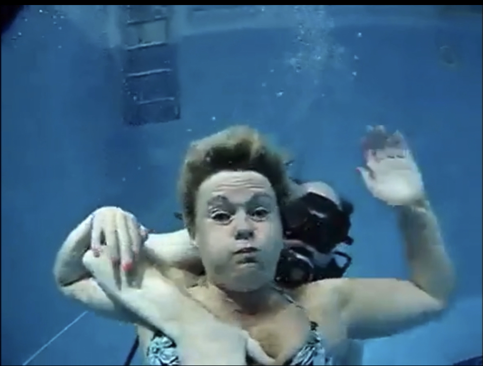 Underwater Drowning Sex Cam - Scuba Diver Drowns Wendy - ThisVid.com