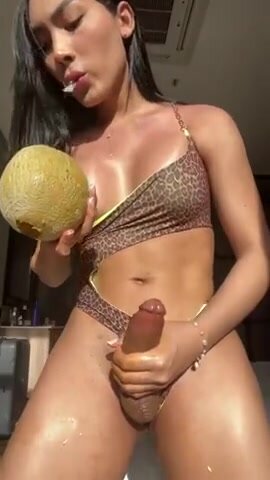270px x 480px - Shemale fuck melon and cum - ThisVid.com