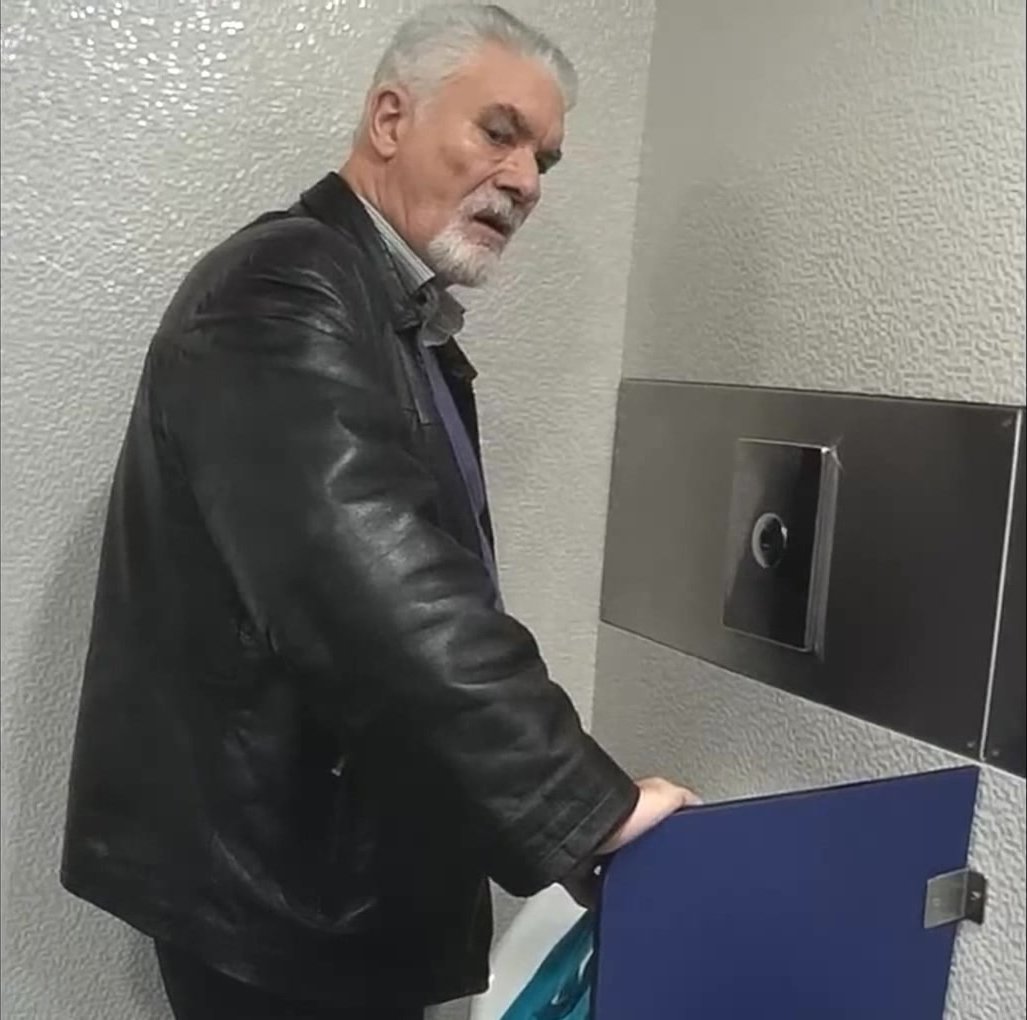 Gray daddy in leather jacket stroking - ThisVid.com на русском