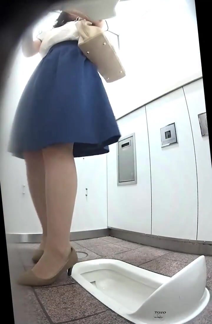 Japanese Ladies Toilet Voyeur - video 56