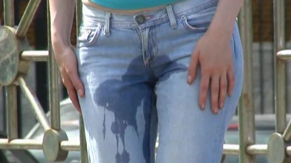 Wet her jeans