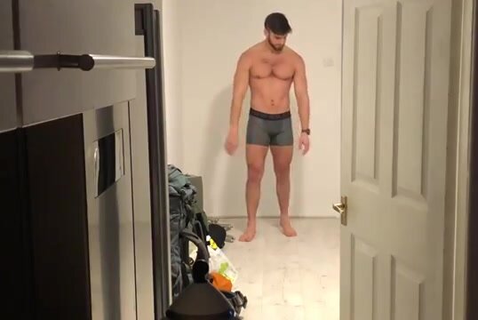 Home Shower Nude - Hot guy naked home workout and shower - ThisVid.com