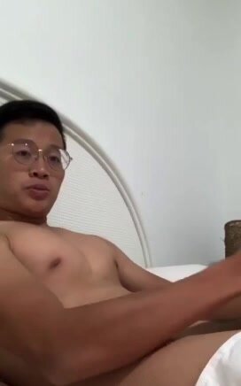 Sg Boy Porn - Singapore jc boy in glasses cums - ThisVid.com