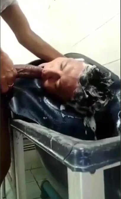 Blowing Barber Porn - Barber gets blown - ThisVid.com