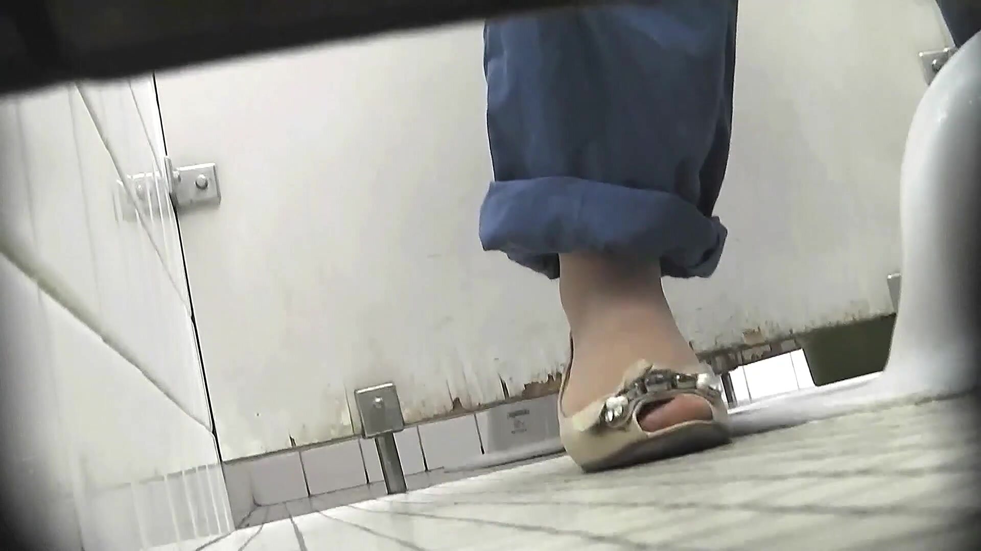 Japanese Ladies Toilet Voyeur - video 82