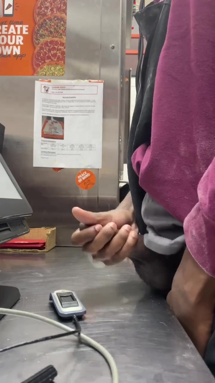 Little Caesars Employee Jerks in Kitchen - ThisVid.com