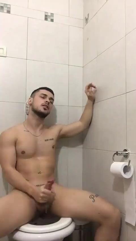TOILET SPYCAM - VIDEO 66 - ThisVid.com
