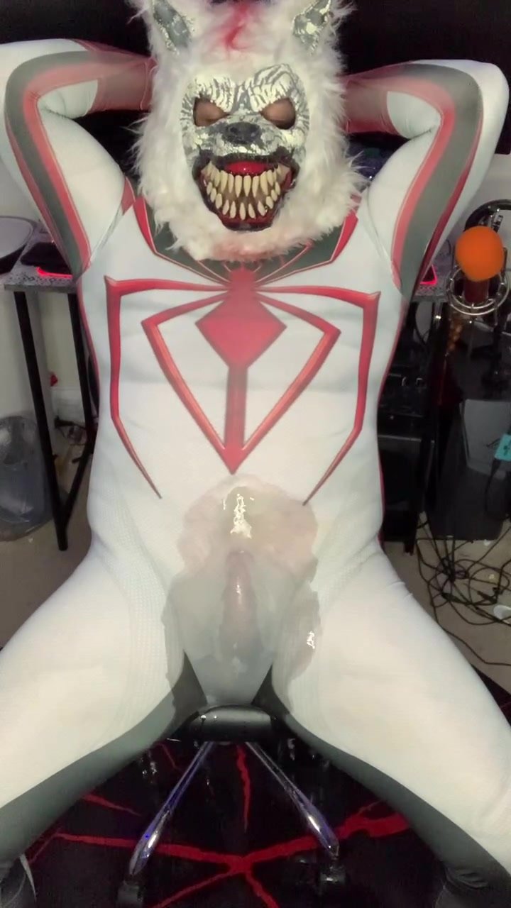 Werewolf pissing himself in spiderman zentai - ThisVid.com En español