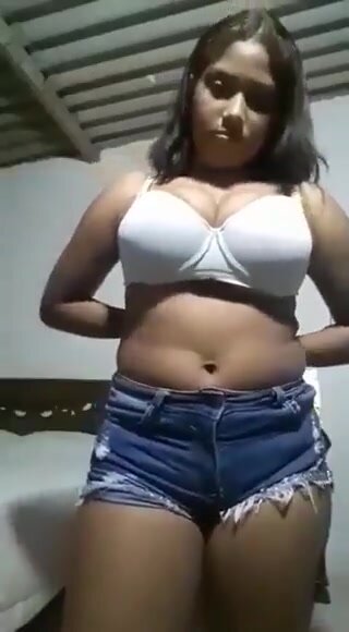 Latina Slut Leg Fat - Sexy latina teen shows her young thick body - ThisVid.com