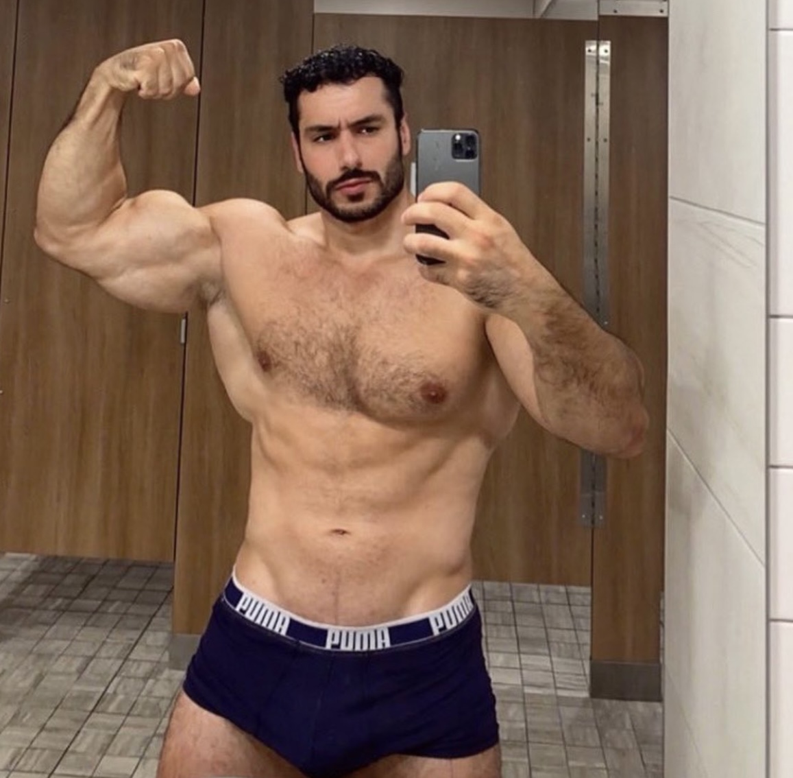 HOT* Arab bodybuilder cums photo