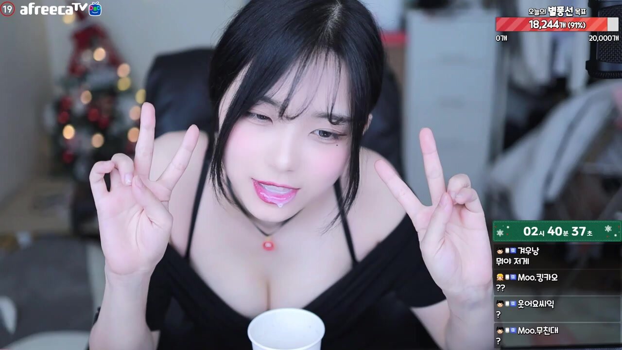 Korean girl spit 2 - video 2 - ThisVid.com