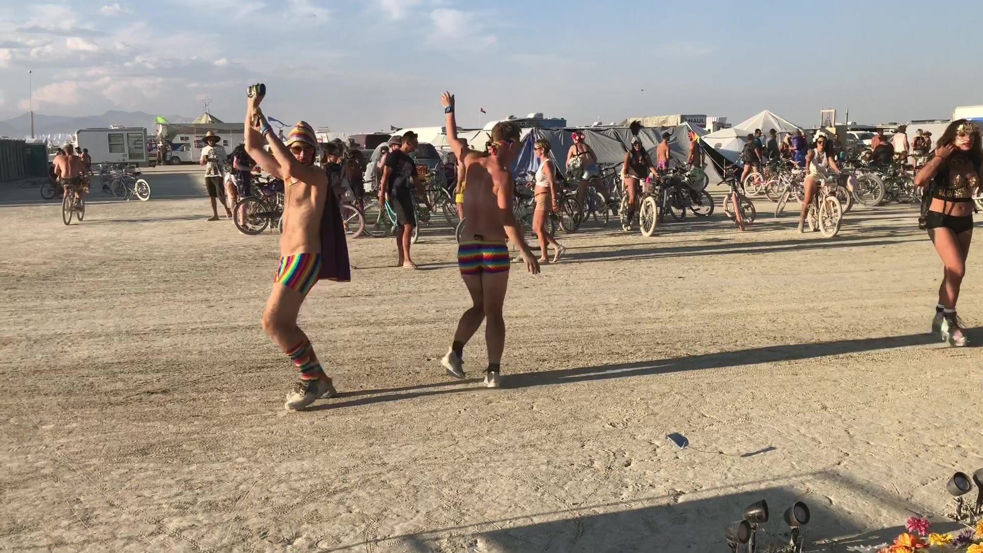 Cute Guy Flashes His Cock At Burning Man - ThisVid.com en anglais