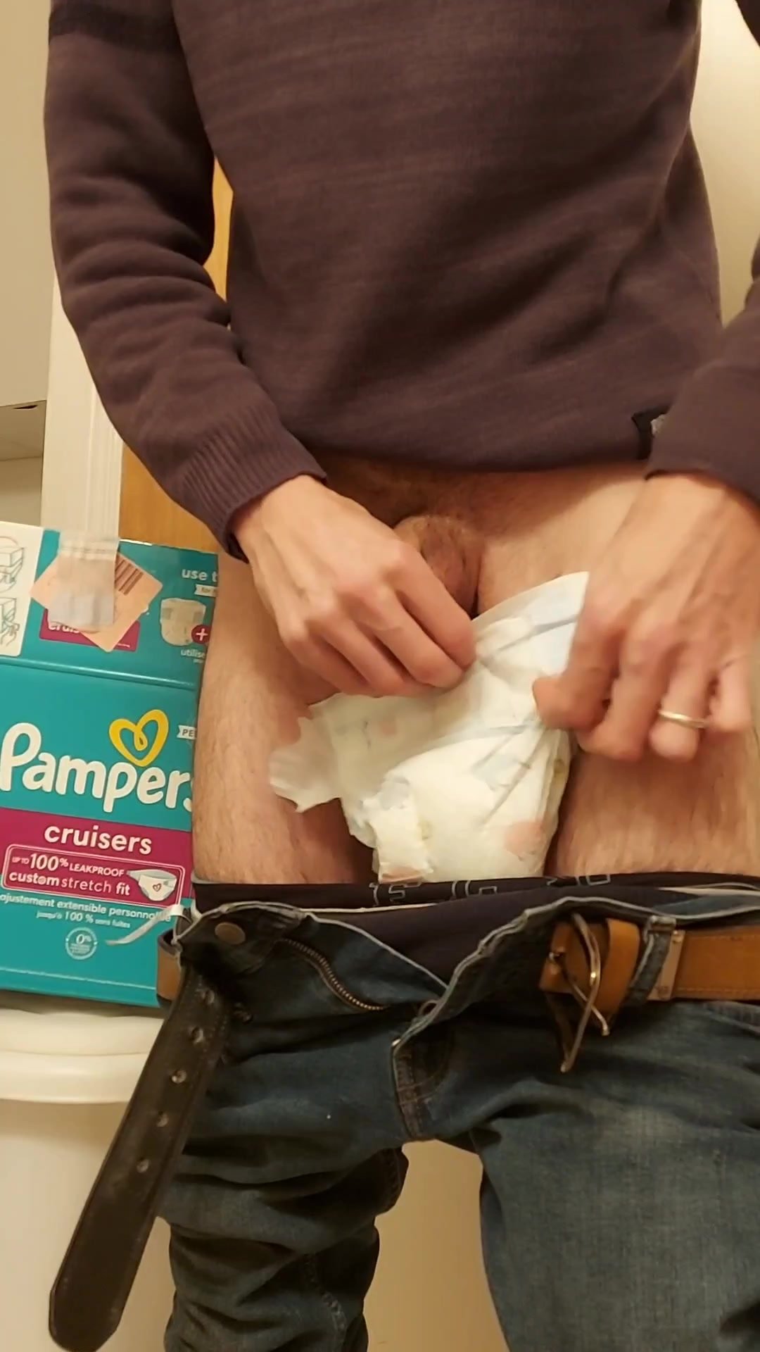 Change my wet Pampers Cruisers size 7 - ThisVid.com