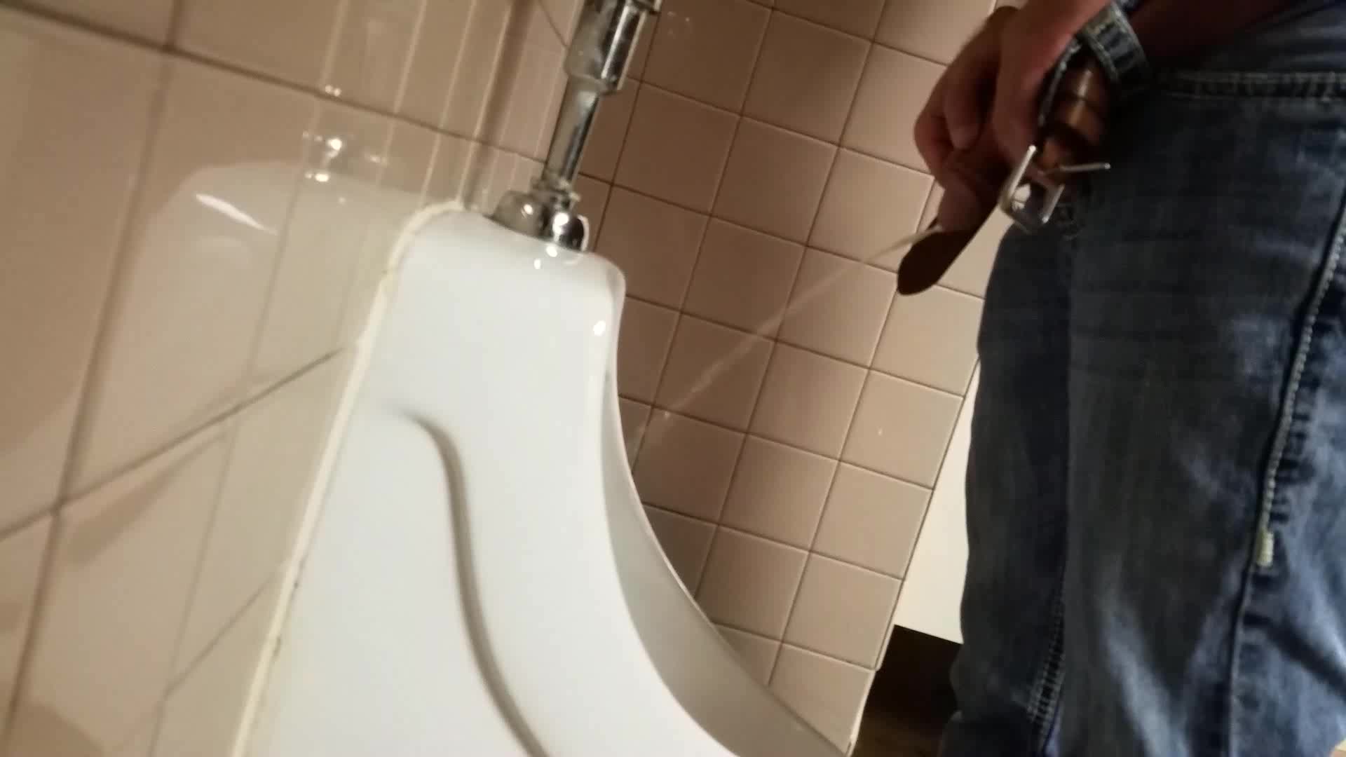 Bar Piss Spy - ThisVid.com