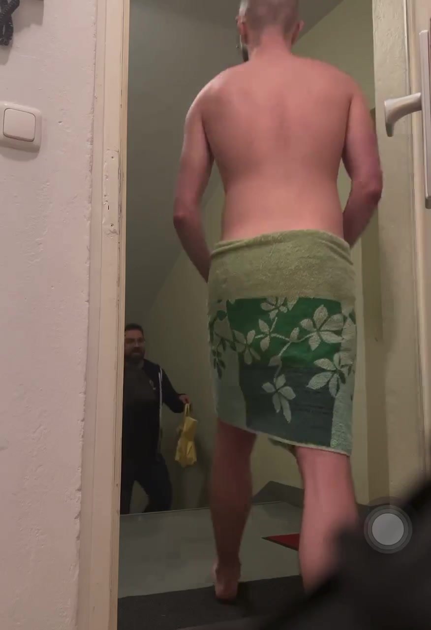 Humiliated guy flashes delivery man - ThisVid.com