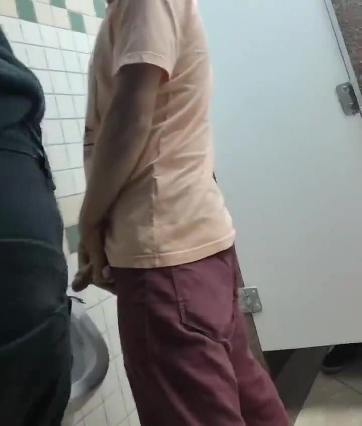 Cruising: POV urinal 222 - ThisVid.com