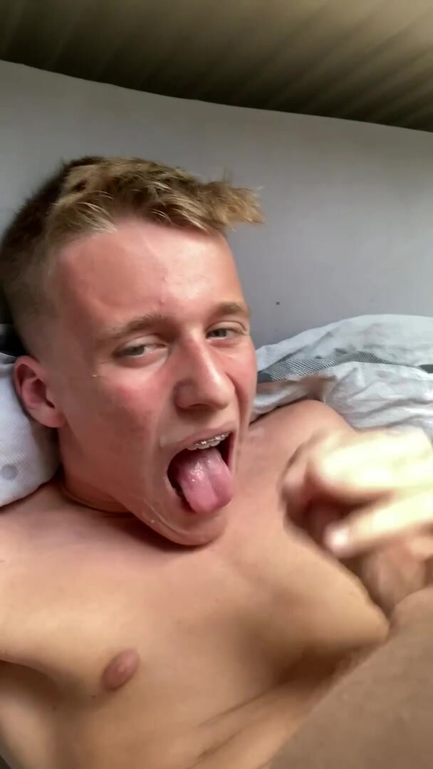 Cum In Own Mouth - Braces guy cumming on own face and in own mouth - video 3 - ThisVid.com