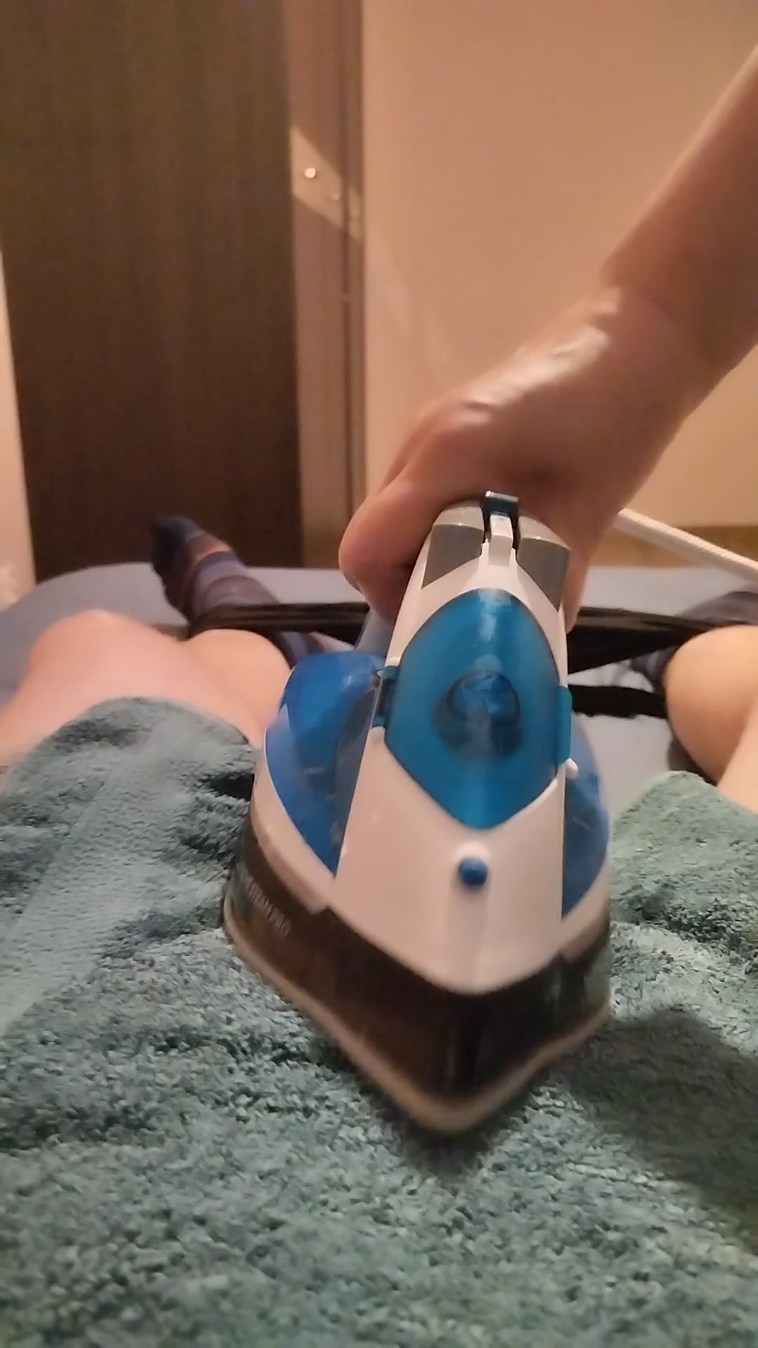 Bitch ironing my dick - ThisVid.com em inglês