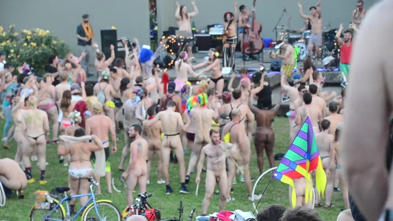 Cfnm Cmnm Enm People Naked Outside After Party ThisVid