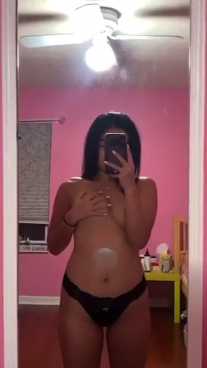 Topless video sent by mistake - ThisVid.com