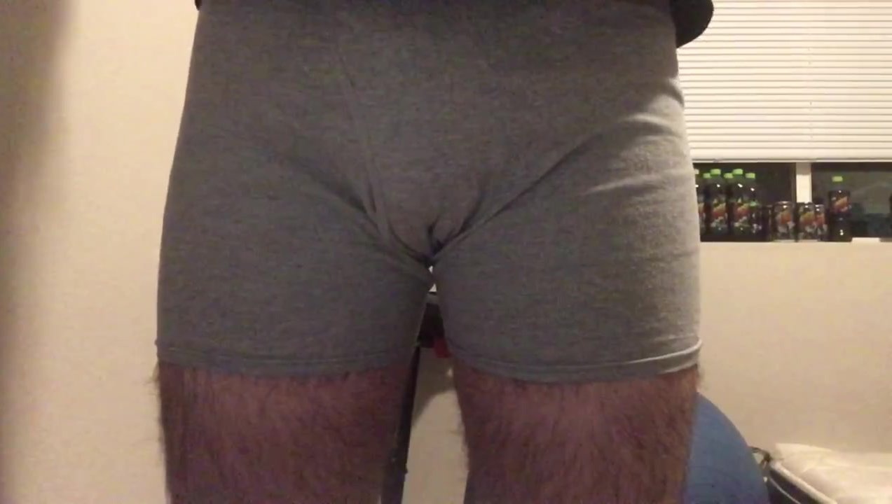 Wetting With a Maxi Pad 2 - ThisVid.com