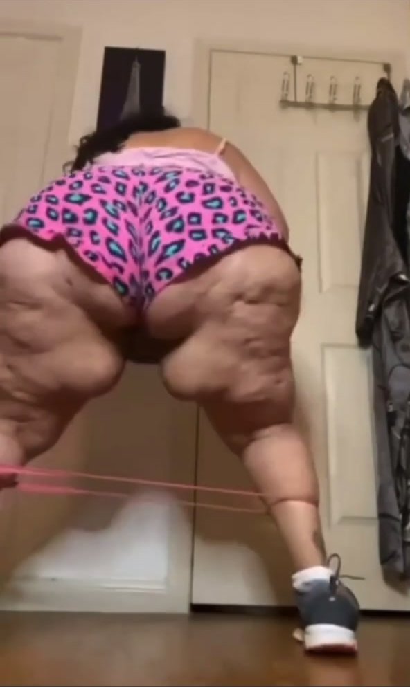 592px x 993px - BBW Latina Squat Dump - ThisVid.com