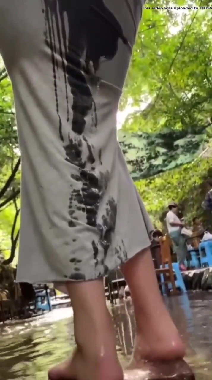 Wetting skirt at a public waterfall