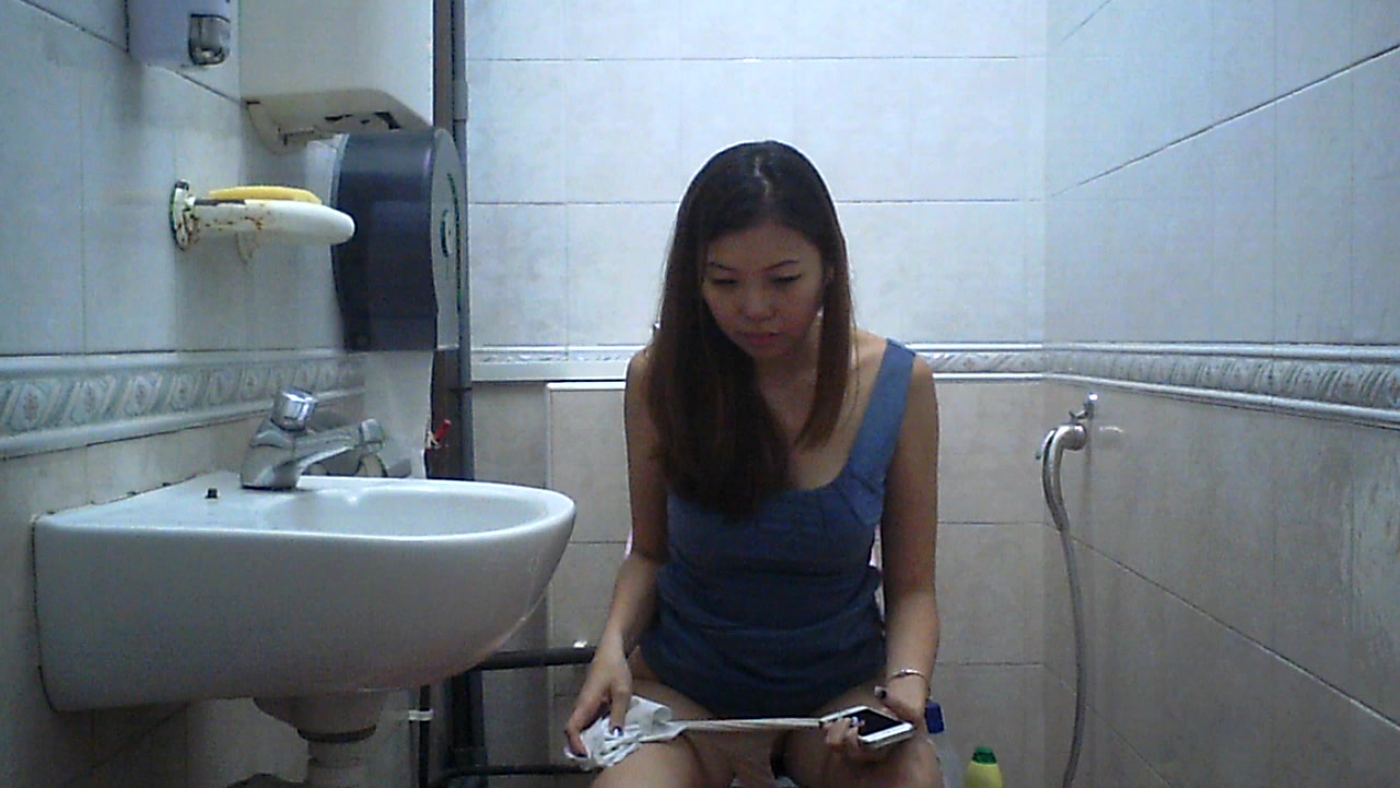voyeur bath in public wc