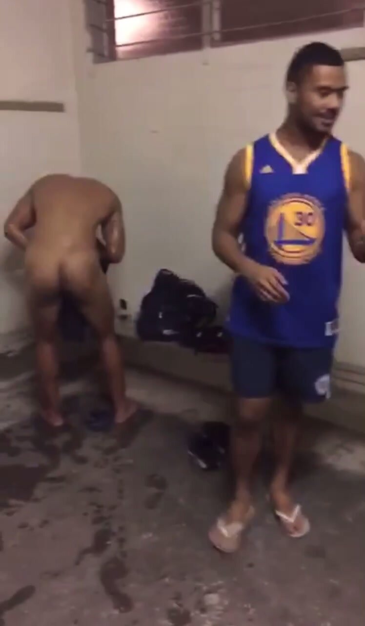 Naked fat-assed guy in locker room - ThisVid.com