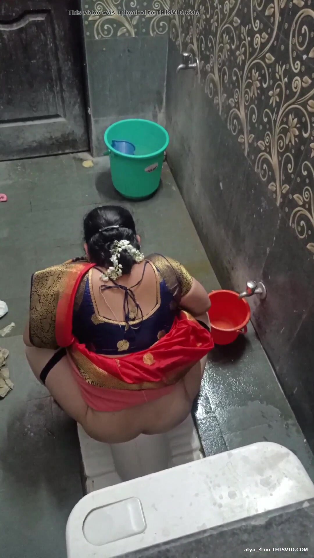 Indian Desi Sari Woman Pissing And Toilet Seen Xxx Porn Hd - Indian Saree Aunty Toilet Pissing 21 - ThisVid.com