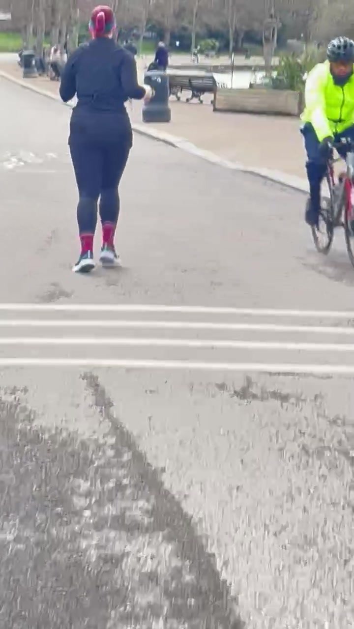 Juicy pawg running in leggings - ThisVid.com