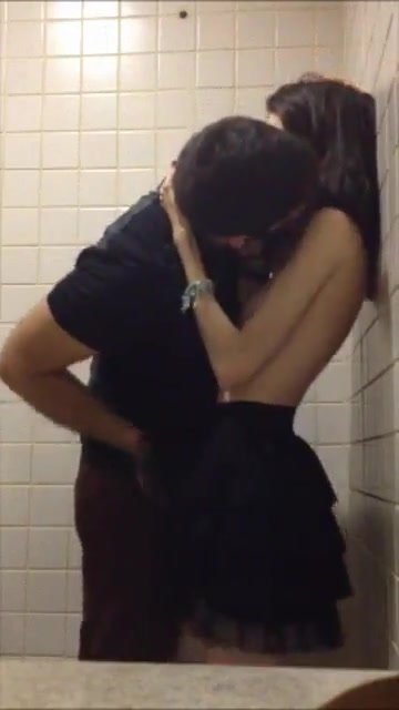 Teen Boyfriend Fucks Girlfriend - Girlfriend and Boyfriend Fucking In Public Bathroom - ThisVid.com