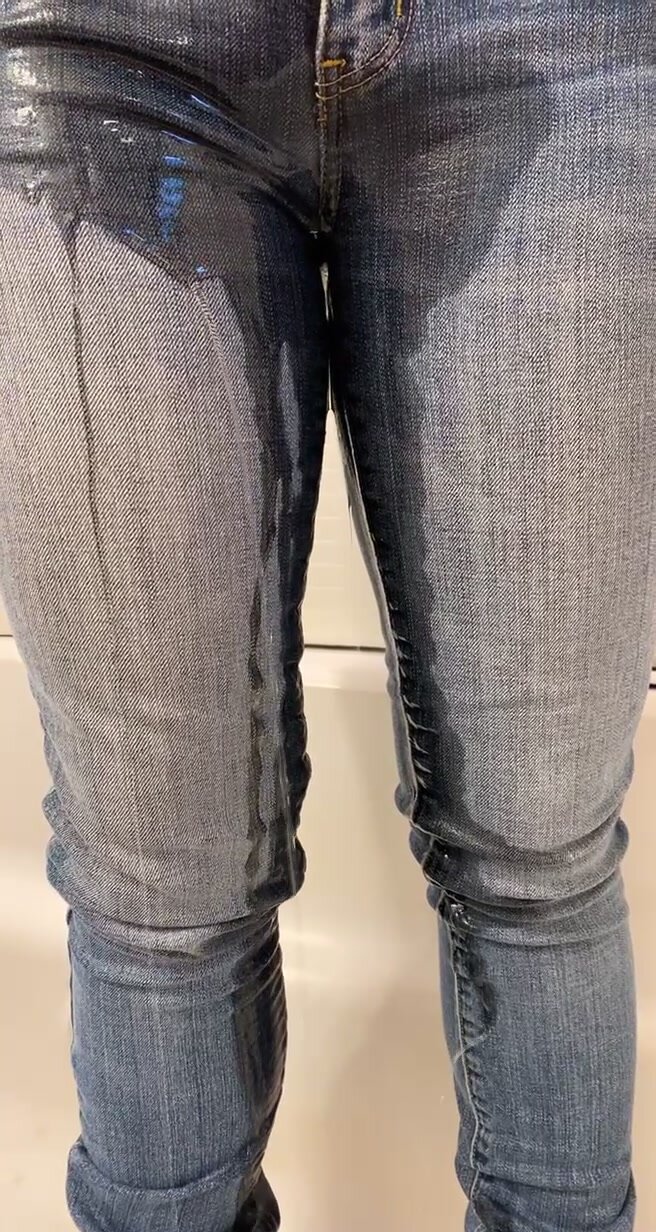 Sara wetting her jeans part 2 - ThisVid.com