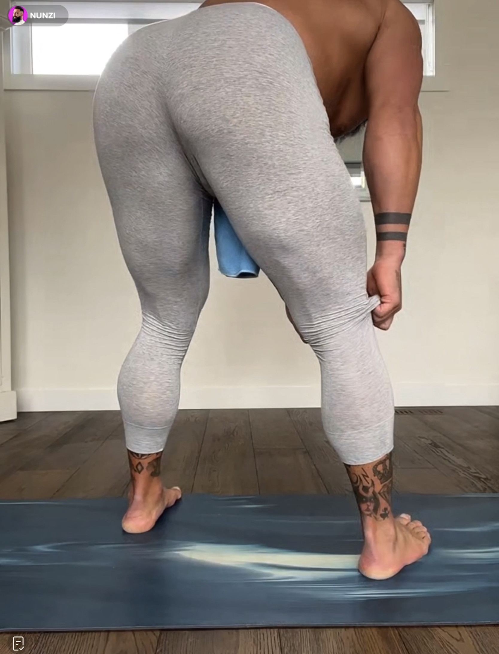 Nunzi naked