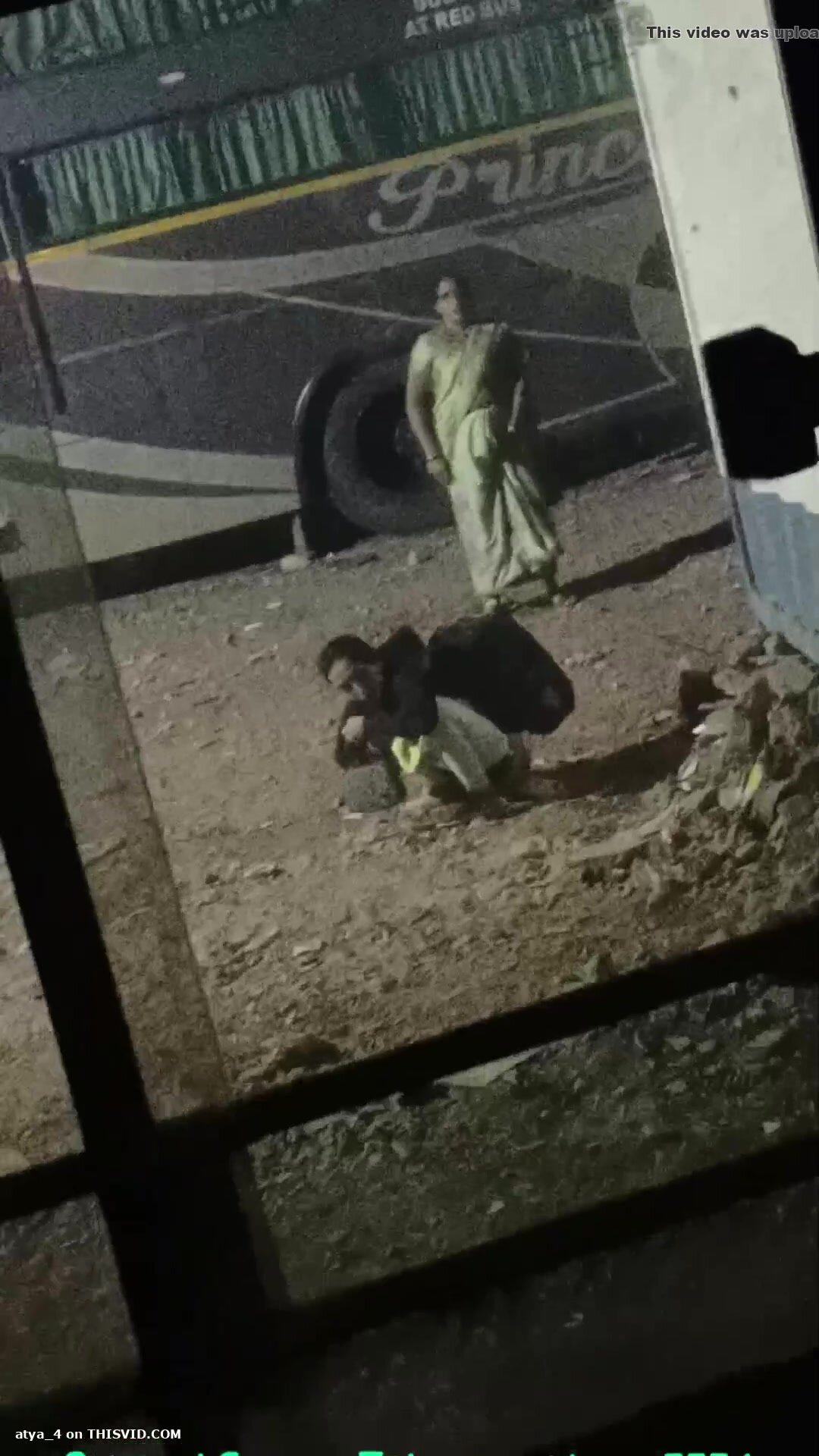 Saree Pissing: Outdoor pissing - video 30 - ThisVid.com
