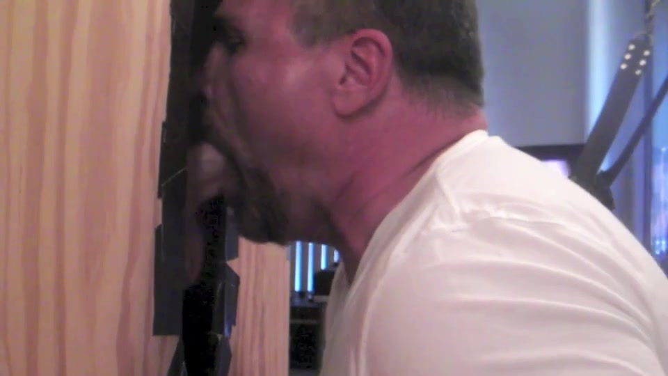 Deepthroating Very Thick Cock - Mature guy deepthroating a big dick - gay mature porn at ThisVid tube