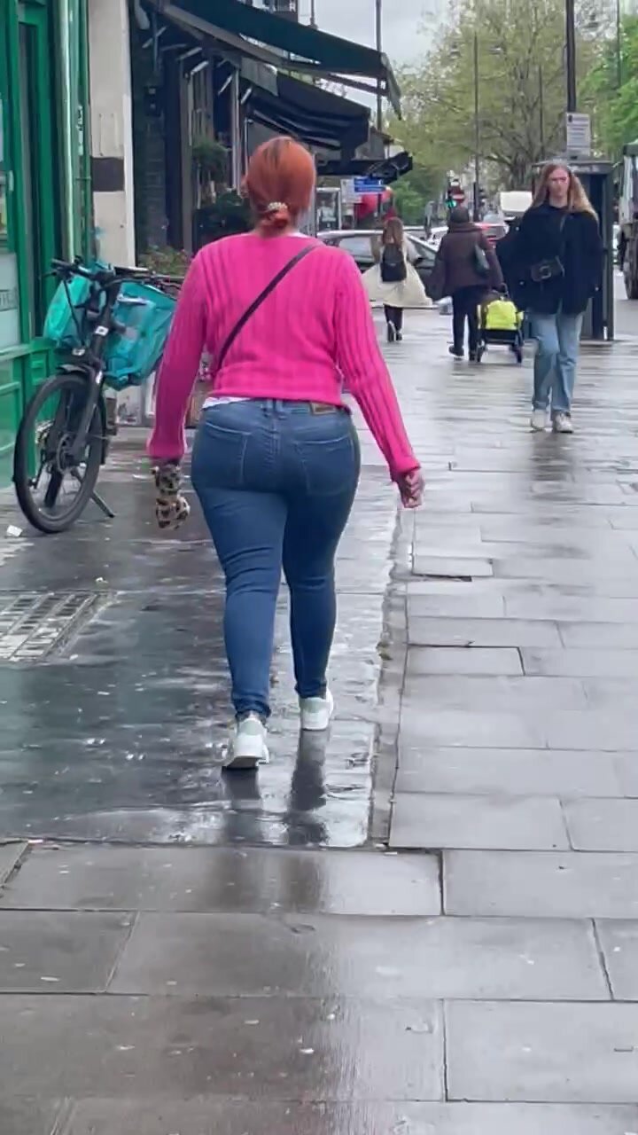 Thick Turkish milf in jeans pic
