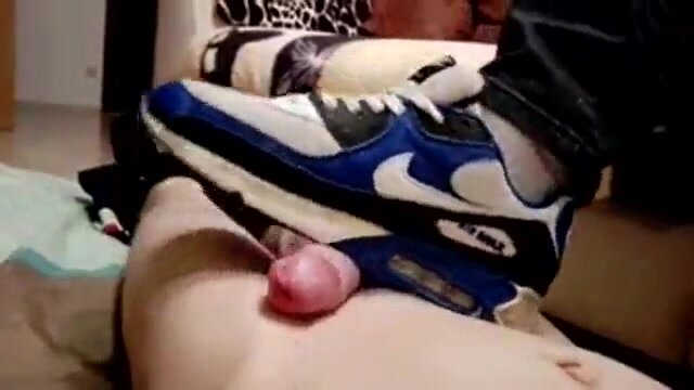 Tennis fetish stepping - ThisVid.com