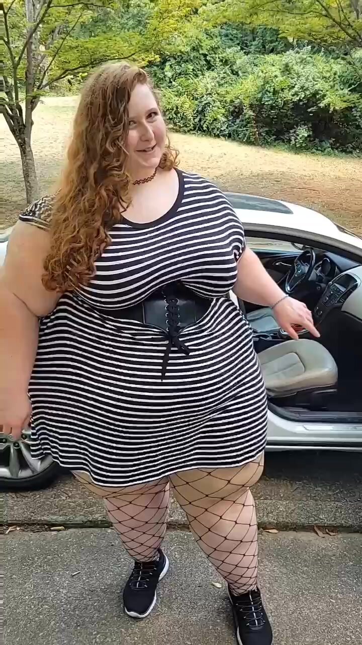 SSBBW HAYLEY FITTING IN CAR - ThisVid.com