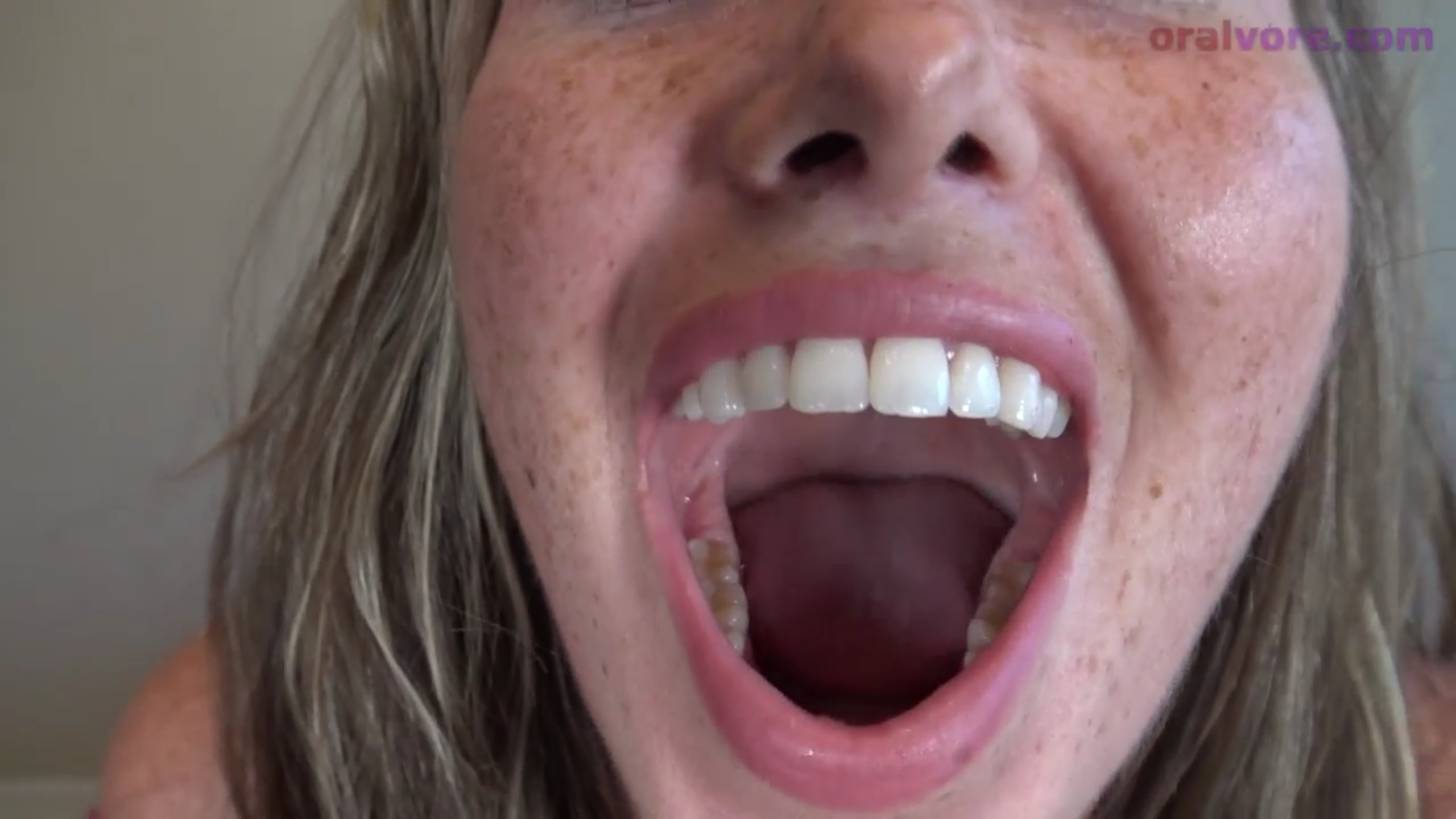 Brunette mouth tour - ThisVid.com Türkçe